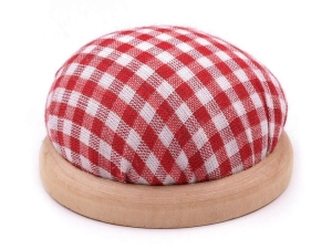 Poduszeczka do igieł czerwona w kratkę