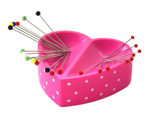 Magnetyczna poduszka Prym na szpilki i igły serce różowe