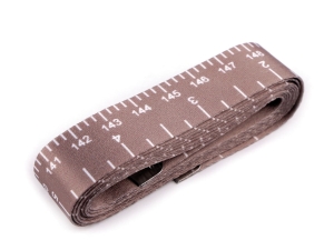 Centymetr krawiecki satynowy beżowy 153 cm