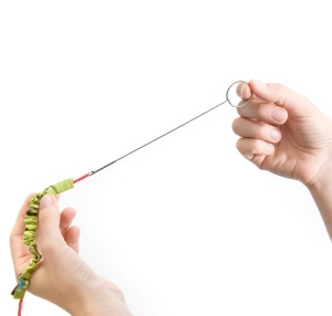 Przyrząd do wywracania pasków i szlufek