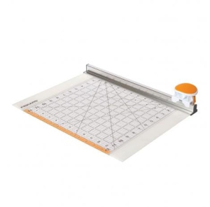 Gilotyna FISKARS z obrotowym ostrzem i linijką (30,5x30,5cm)